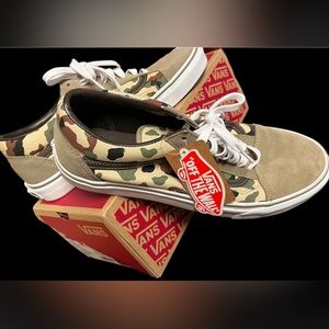 Vans Camo Old Skool - Men’s 11 (with box and tags) have been worn/good condition